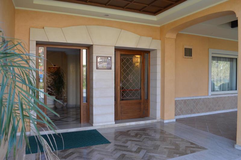 Hotel Ristorante La Lampara Gizzeria Εξωτερικό φωτογραφία